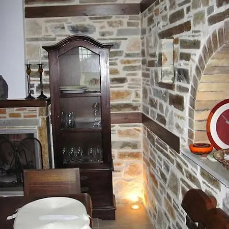 Ground Floor Stonehouse With Yard. Holiday home *