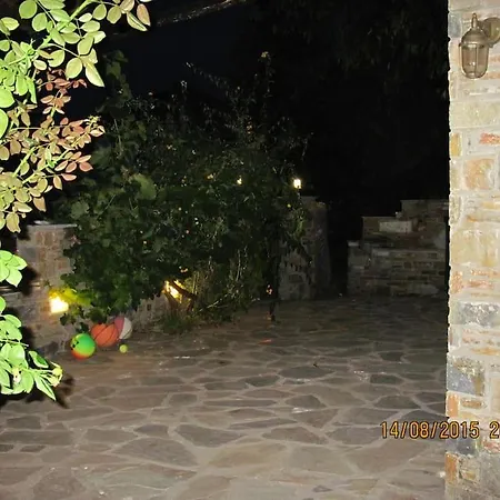 Ground Floor Stonehouse With Yard.