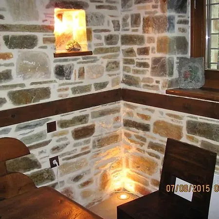 Ground Floor Stonehouse With Yard.